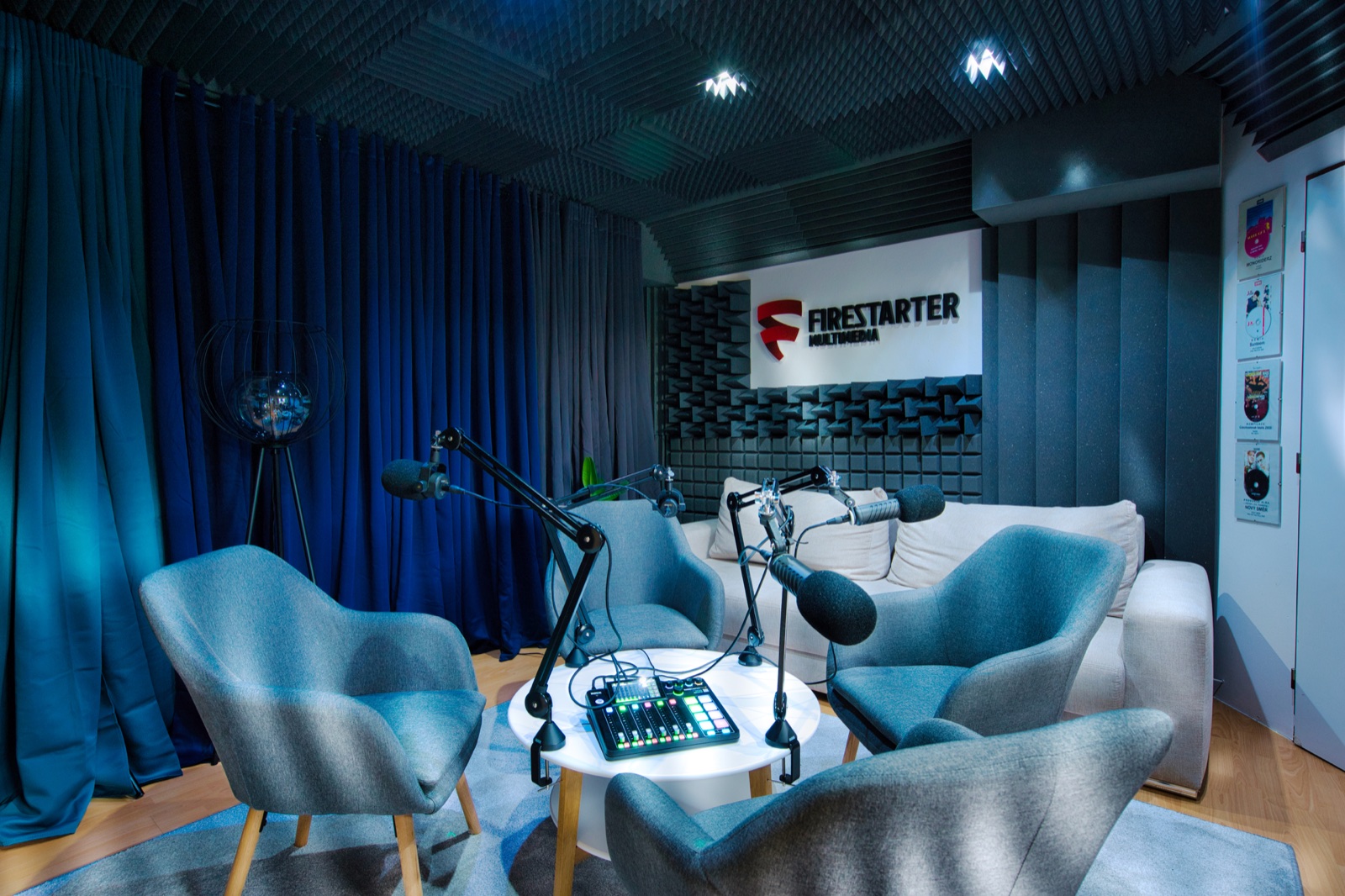 Firestarter – vybavení podcastového studia